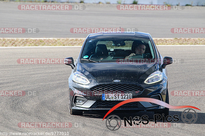 Bild #9777010 - Touristenfahrten Nürburgring GP-Strecke (28.07.2020)