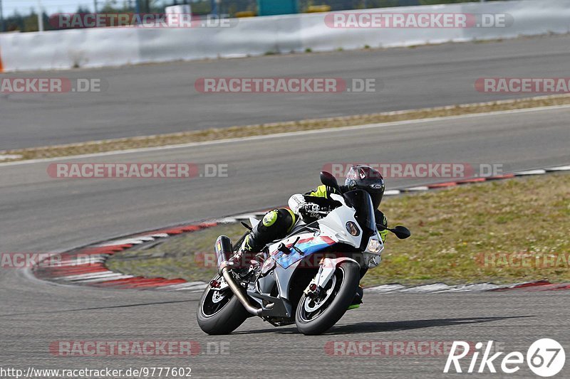 Bild #9777602 - Touristenfahrten Nürburgring GP-Strecke (28.07.2020)