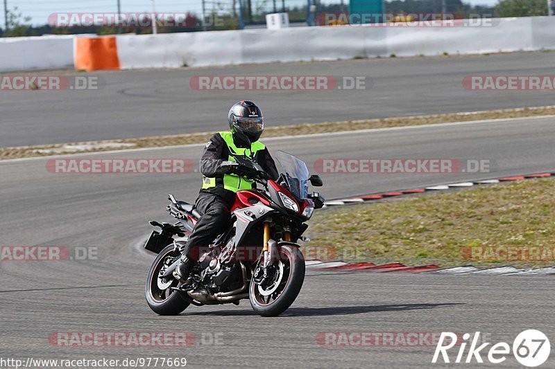 Bild #9777669 - Touristenfahrten Nürburgring GP-Strecke (28.07.2020)