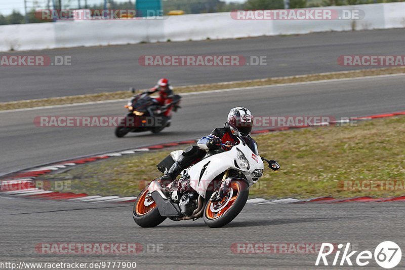 Bild #9777900 - Touristenfahrten Nürburgring GP-Strecke (28.07.2020)