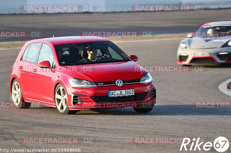 Bild #10969666 - Touristenfahrten Nürburgring GP-Strecke (29.09.2020)