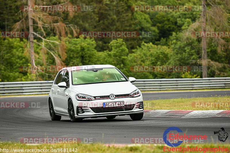 Bild #9681842 - Touristenfahrten Nürburgring Nordschleife (25.07.2020)