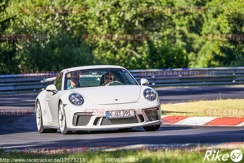 Bild #17573218 - Touristenfahrten Nürburgring Nordschleife (28.06.2022)