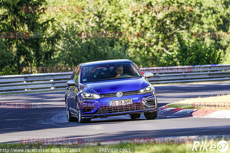 Bild #17573603 - Touristenfahrten Nürburgring Nordschleife (28.06.2022)