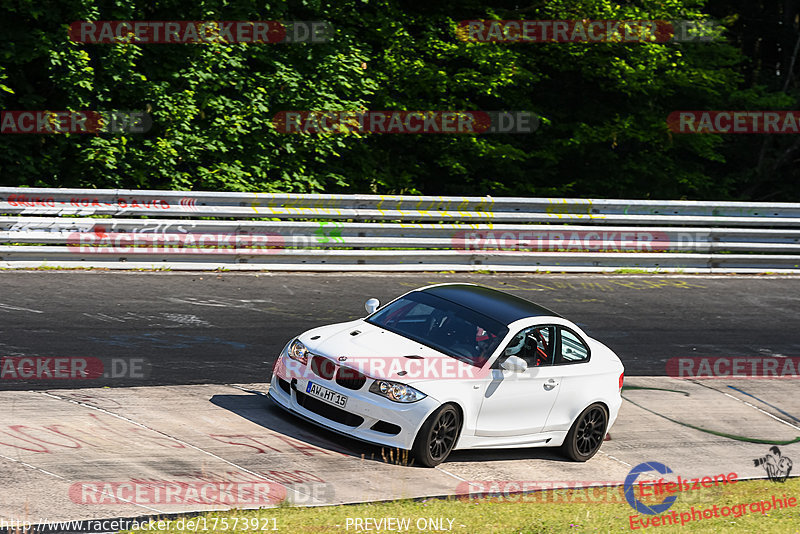 Bild #17573921 - Touristenfahrten Nürburgring Nordschleife (28.06.2022)