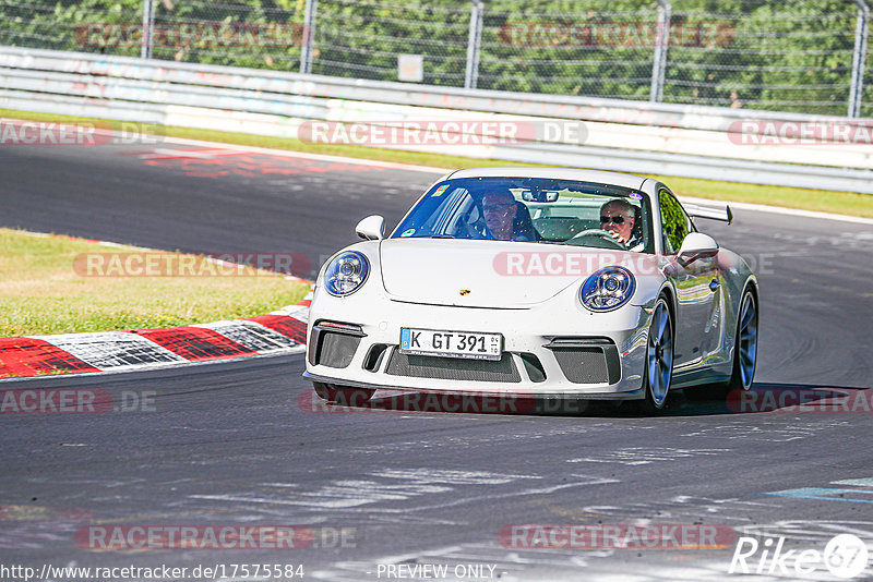 Bild #17575584 - Touristenfahrten Nürburgring Nordschleife (28.06.2022)