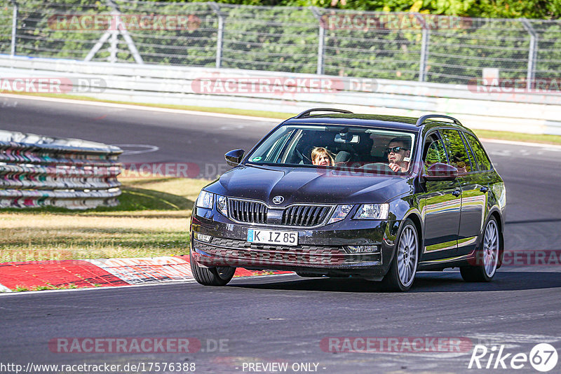 Bild #17576388 - Touristenfahrten Nürburgring Nordschleife (28.06.2022)