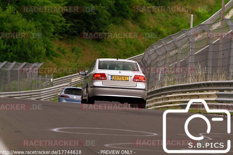 Bild #17744618 - Touristenfahrten Nürburgring Nordschleife (10.07.2022)