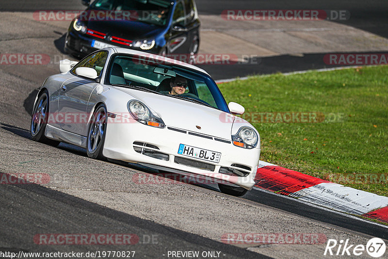 Bild #19770827 - Touristenfahrten Nürburgring Nordschleife (30.10.2022)