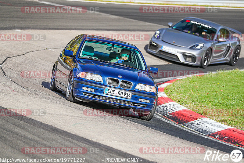 Bild #19771227 - Touristenfahrten Nürburgring Nordschleife (30.10.2022)