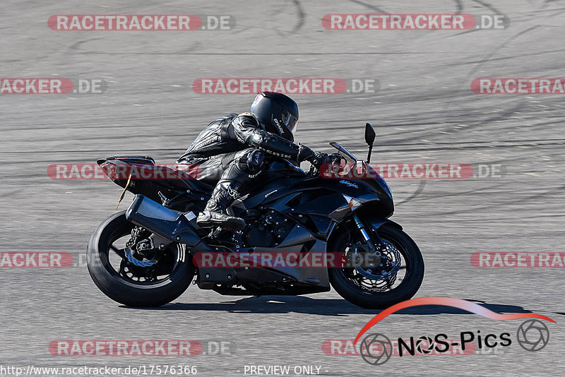 Bild #17576366 - Touristenfahrten Nürburgring Grand-Prix-Strecke (28.06.2022)