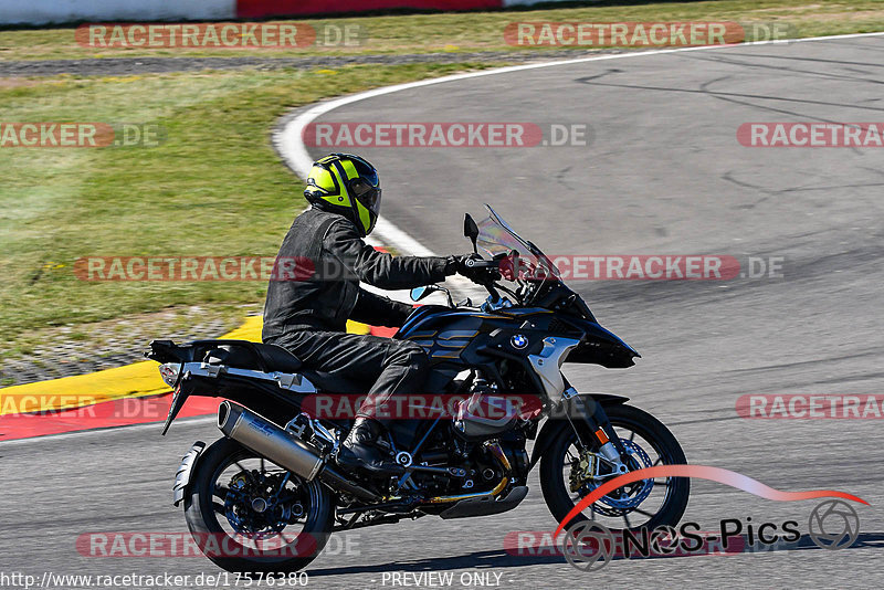 Bild #17576380 - Touristenfahrten Nürburgring Grand-Prix-Strecke (28.06.2022)