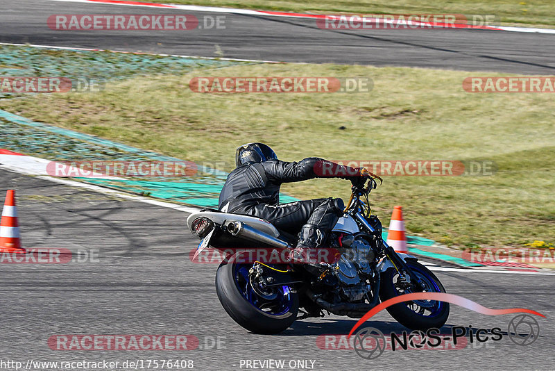 Bild #17576408 - Touristenfahrten Nürburgring Grand-Prix-Strecke (28.06.2022)