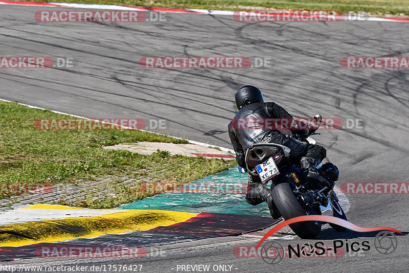 Bild #17576427 - Touristenfahrten Nürburgring Grand-Prix-Strecke (28.06.2022)