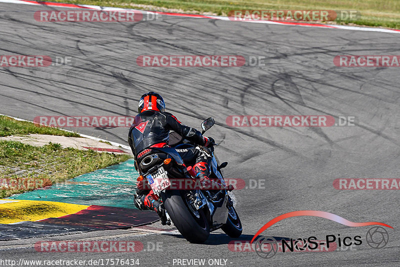 Bild #17576434 - Touristenfahrten Nürburgring Grand-Prix-Strecke (28.06.2022)