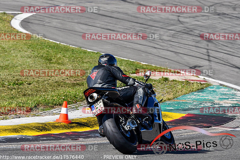 Bild #17576440 - Touristenfahrten Nürburgring Grand-Prix-Strecke (28.06.2022)