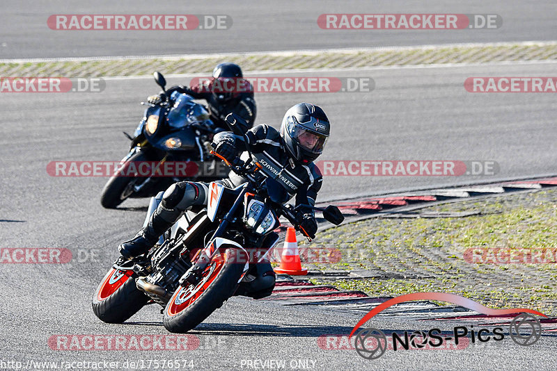 Bild #17576574 - Touristenfahrten Nürburgring Grand-Prix-Strecke (28.06.2022)