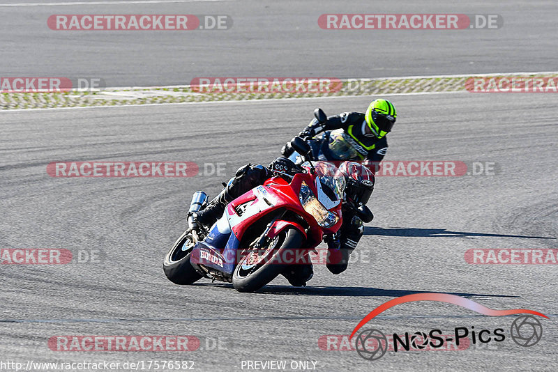 Bild #17576582 - Touristenfahrten Nürburgring Grand-Prix-Strecke (28.06.2022)