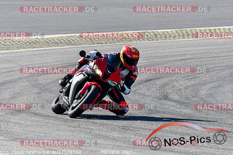 Bild #17576592 - Touristenfahrten Nürburgring Grand-Prix-Strecke (28.06.2022)