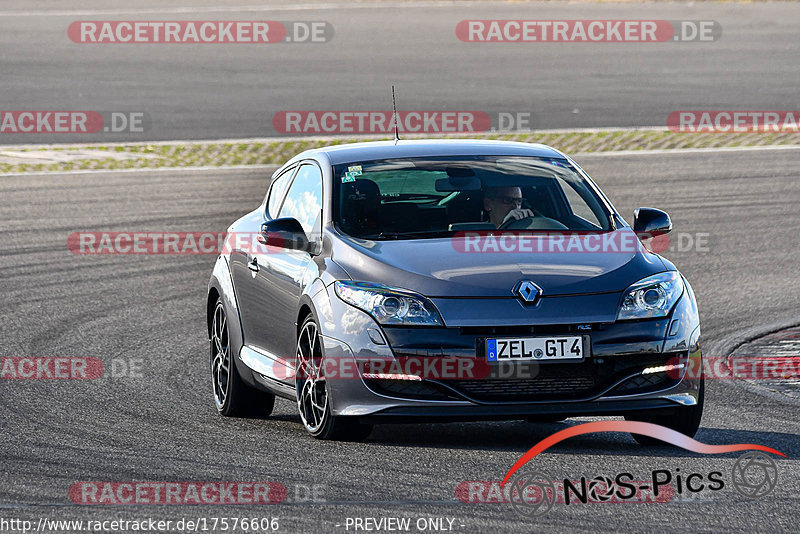 Bild #17576606 - Touristenfahrten Nürburgring Grand-Prix-Strecke (28.06.2022)