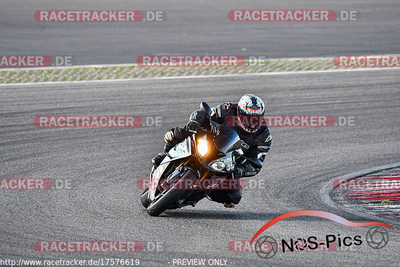 Bild #17576619 - Touristenfahrten Nürburgring Grand-Prix-Strecke (28.06.2022)