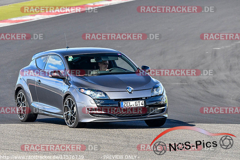 Bild #17576739 - Touristenfahrten Nürburgring Grand-Prix-Strecke (28.06.2022)