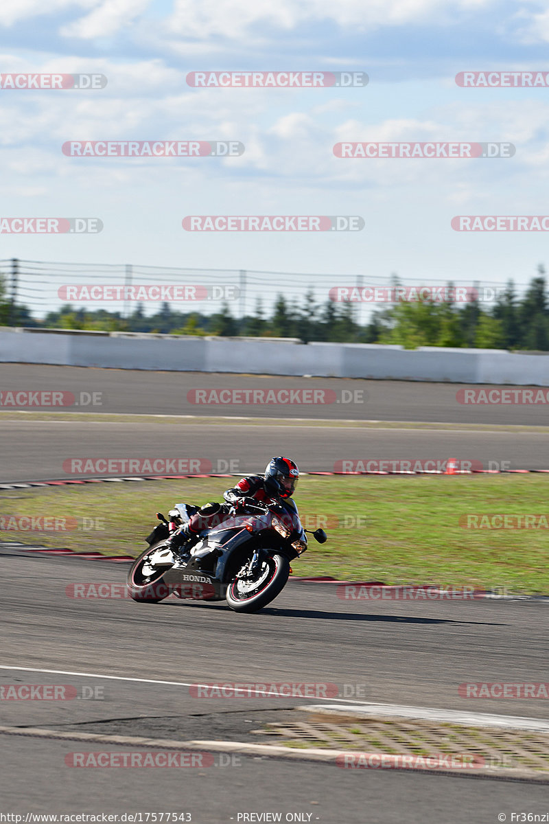 Bild #17577543 - Touristenfahrten Nürburgring Grand-Prix-Strecke (28.06.2022)