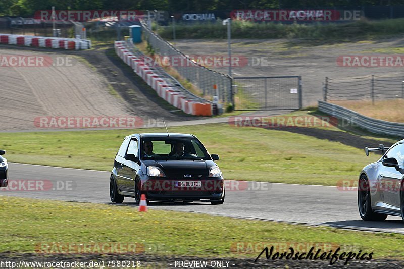 Bild #17580218 - Touristenfahrten Nürburgring Grand-Prix-Strecke (28.06.2022)