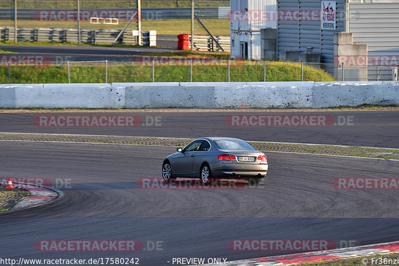 Bild #17580242 - Touristenfahrten Nürburgring Grand-Prix-Strecke (28.06.2022)