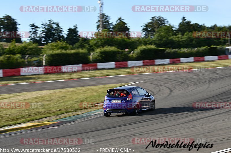 Bild #17580532 - Touristenfahrten Nürburgring Grand-Prix-Strecke (28.06.2022)