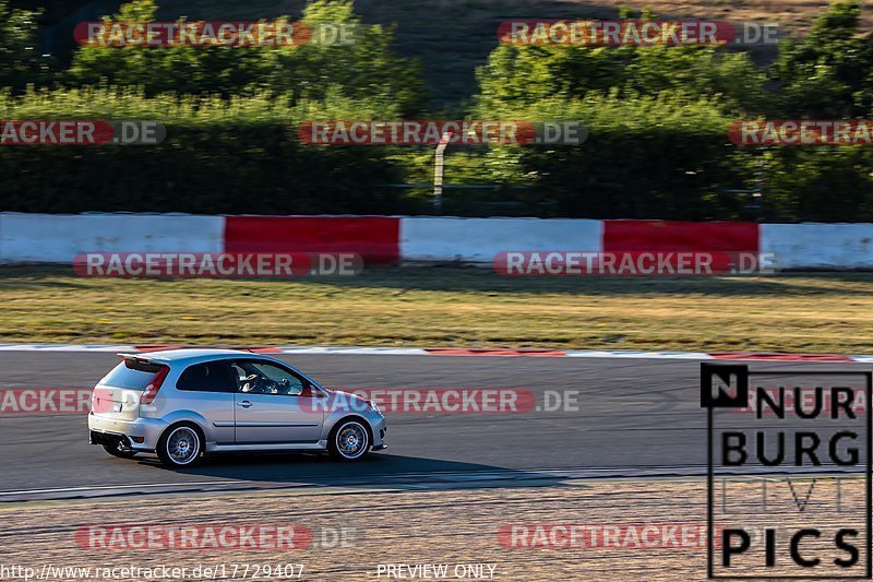 Bild #17729407 - Touristenfahrten Nürburgring Grand-Prix-Strecke (05.07.2022)