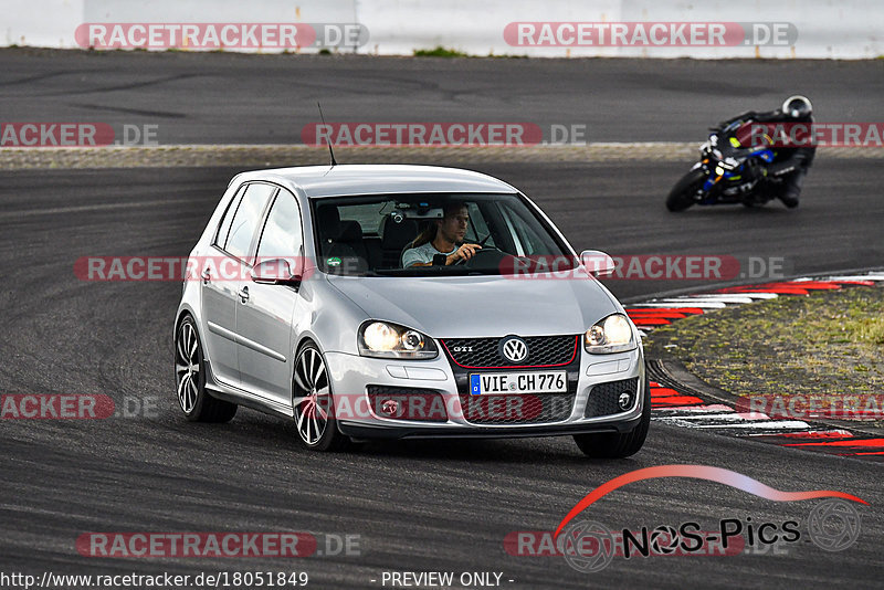 Bild #18051849 - Touristenfahrten Nürburgring Grand-Prix-Strecke (26.07.2022)