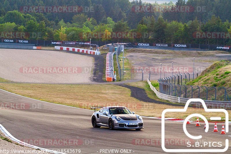 Bild #18543679 - Touristenfahrten Nürburgring Grand-Prix-Strecke (17.08.2022)