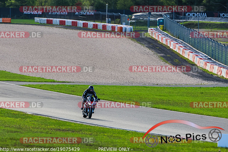 Bild #19075429 - Touristenfahrten Nürburgring Grand-Prix-Strecke (20.09.2022)