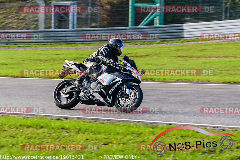 Bild #19075431 - Touristenfahrten Nürburgring Grand-Prix-Strecke (20.09.2022)