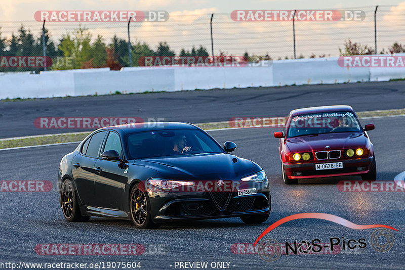 Bild #19075604 - Touristenfahrten Nürburgring Grand-Prix-Strecke (20.09.2022)